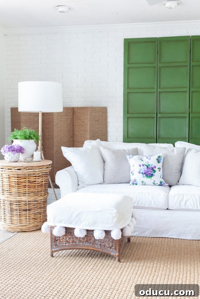 12 Affordable DIY Summer Decor Projects 15 A summer-decorated living room fireplace wall, featuring a minimalist and easy-to-create fireplace cover.