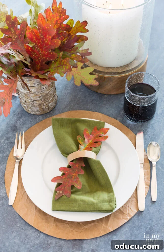 Simple & Stunning Thanksgiving Table Settings 15 Thanksgiving table setting idea transforming a brown grocery bag into a modern rustic round table placemat