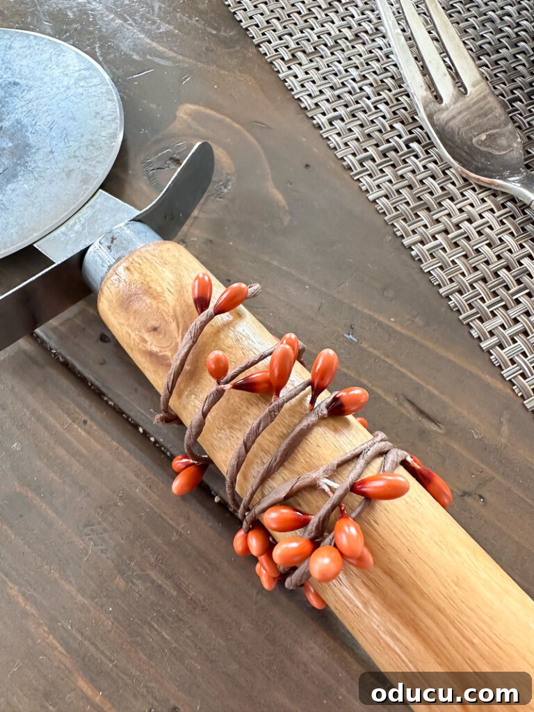 Simple & Stunning Thanksgiving Table Settings 10 Fall berries on wire wrapped around a wood handle to make a fall dinner napkin ring