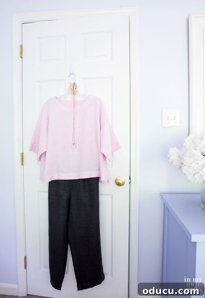 The Golden Rule for Effortless Style 8 Innovative clothes closet organizing ideas using customized hangers for full outfit displays.