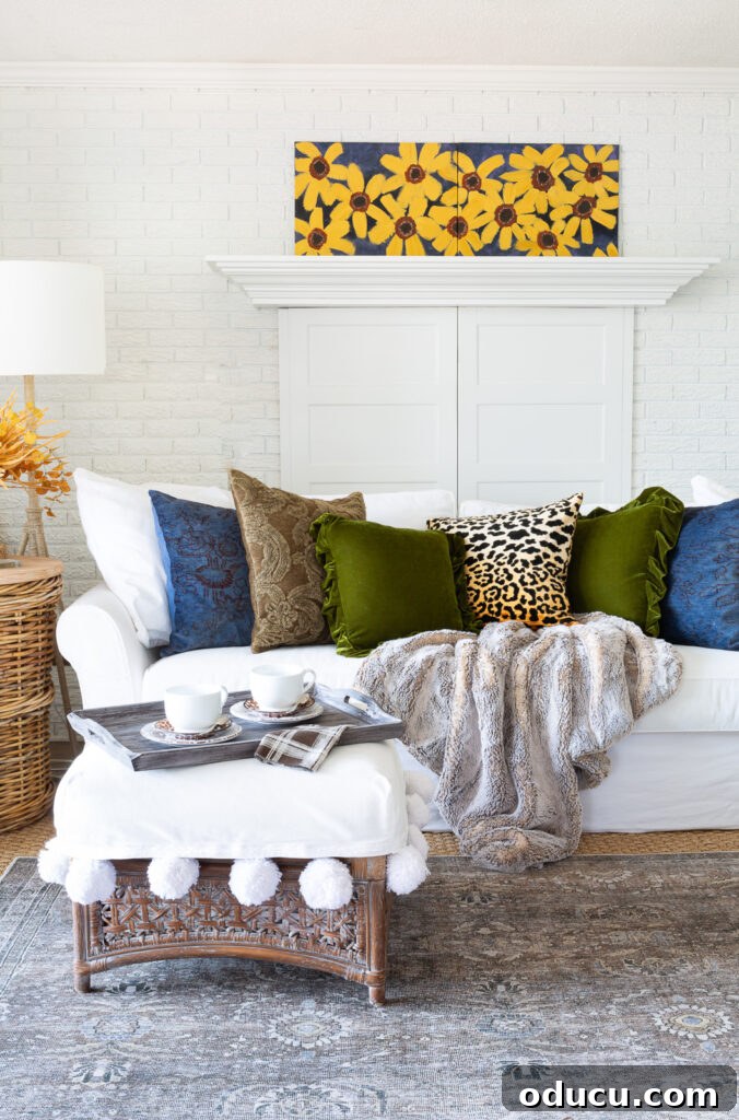 Cozy Autumn Vibes: Living Room Refresh 5 Simple fall decor in living room that keep the room cozy for the autumn season.